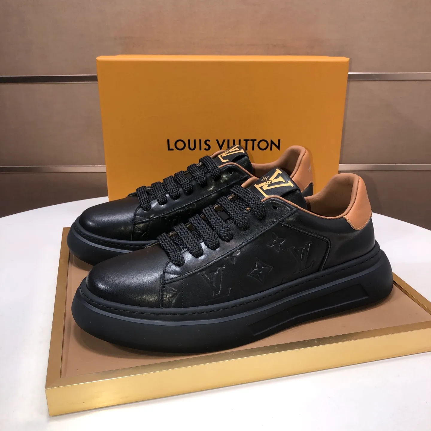 Men's shoes 💰480💰[LOUIS VUITTON] Original order price (water-dyed cowhide lining) new model 🍀LV Louis Vuitton * - top version of LV classic trendy shoes! Made of imported original cowhide, water-dyed cowhide lining, and original wear-resistant rubber outsole! High quality products! Code number 38-45 (45 is custom-made and cannot be returned or exchanged)